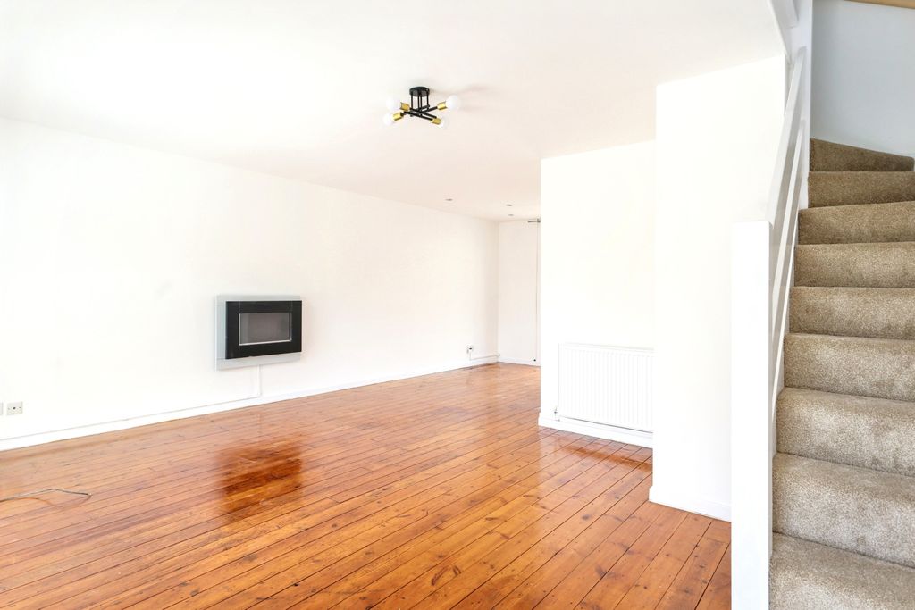 Property photo 2 of 15 Img_5841