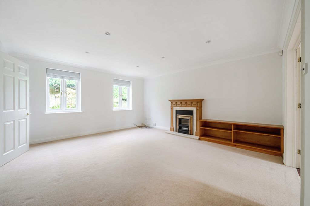 Property photo 2 of 21