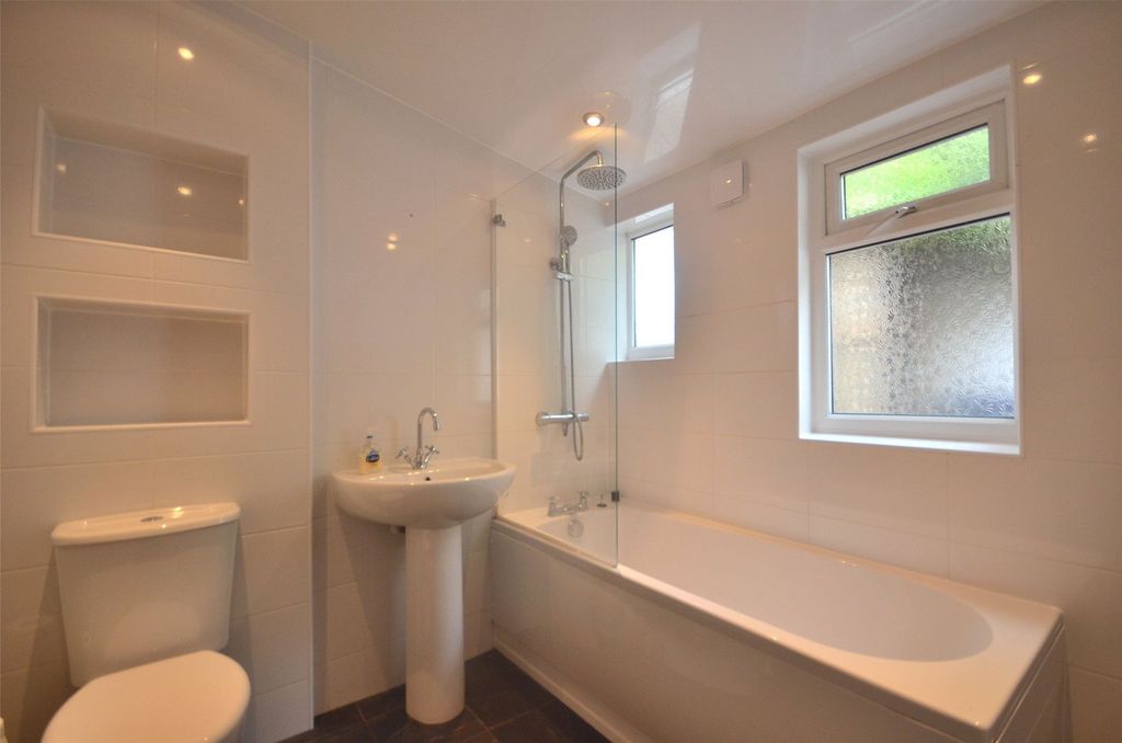 Property photo 3 of 9 Bathroom