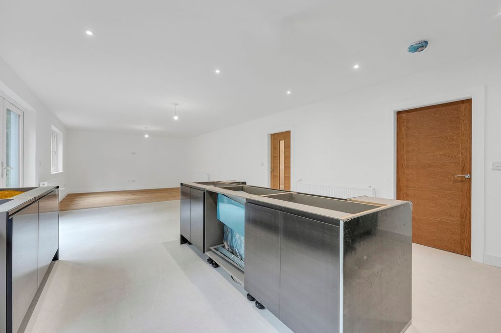 Property photo 2 of 15 Photo 27