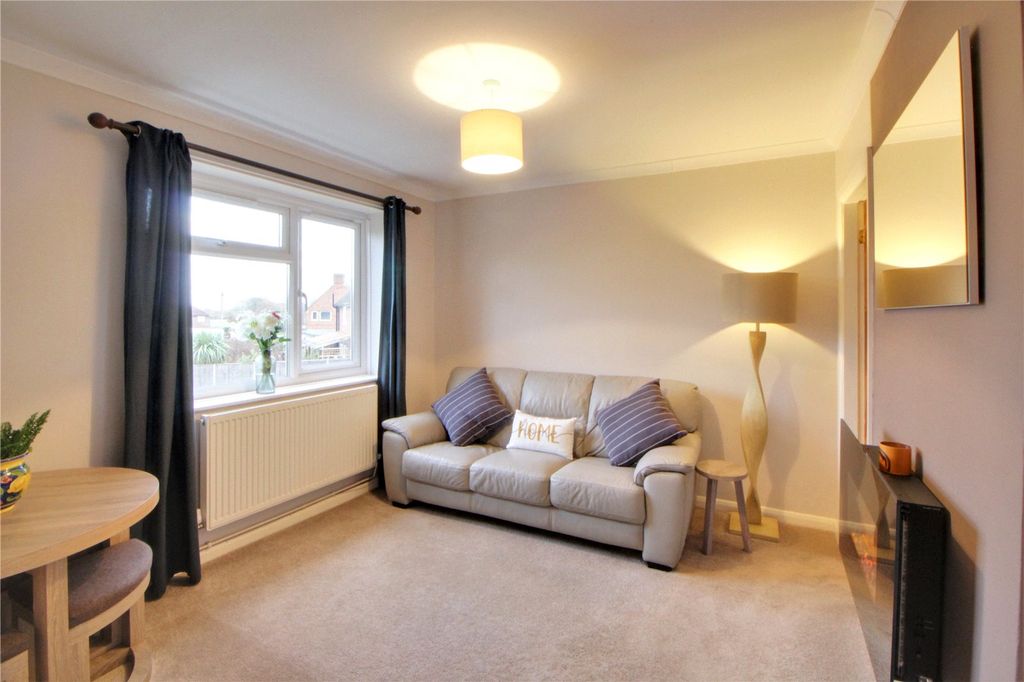 Property photo 3 of 11 Living Room