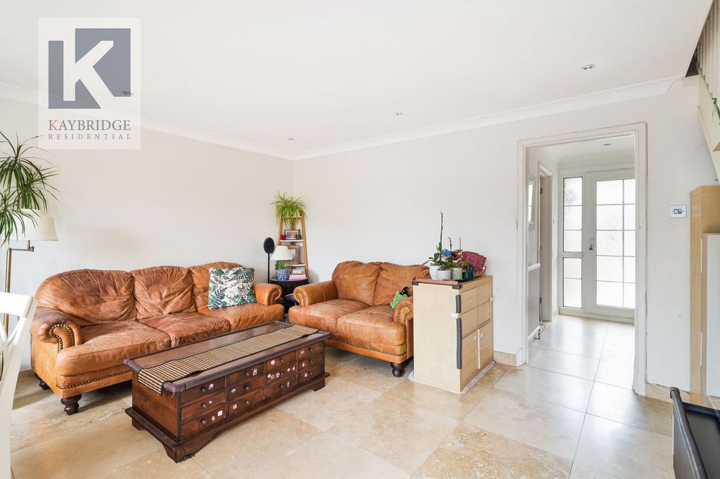 Property photo 2 of 11 Leas Close, Chessington - Kt9 2Eq
