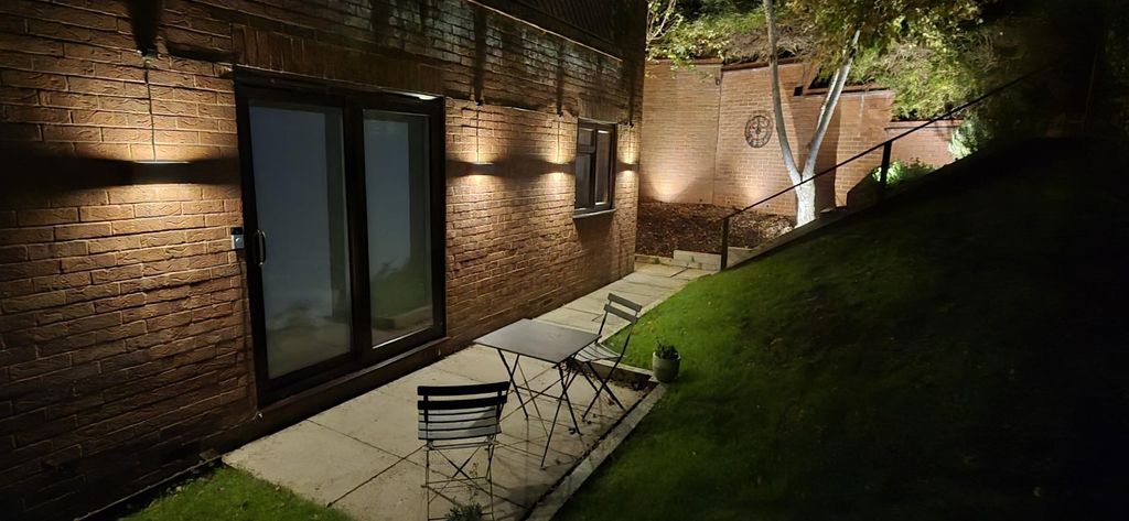 Property photo 2 of 16 Thumbnail_1000043578.Jpg