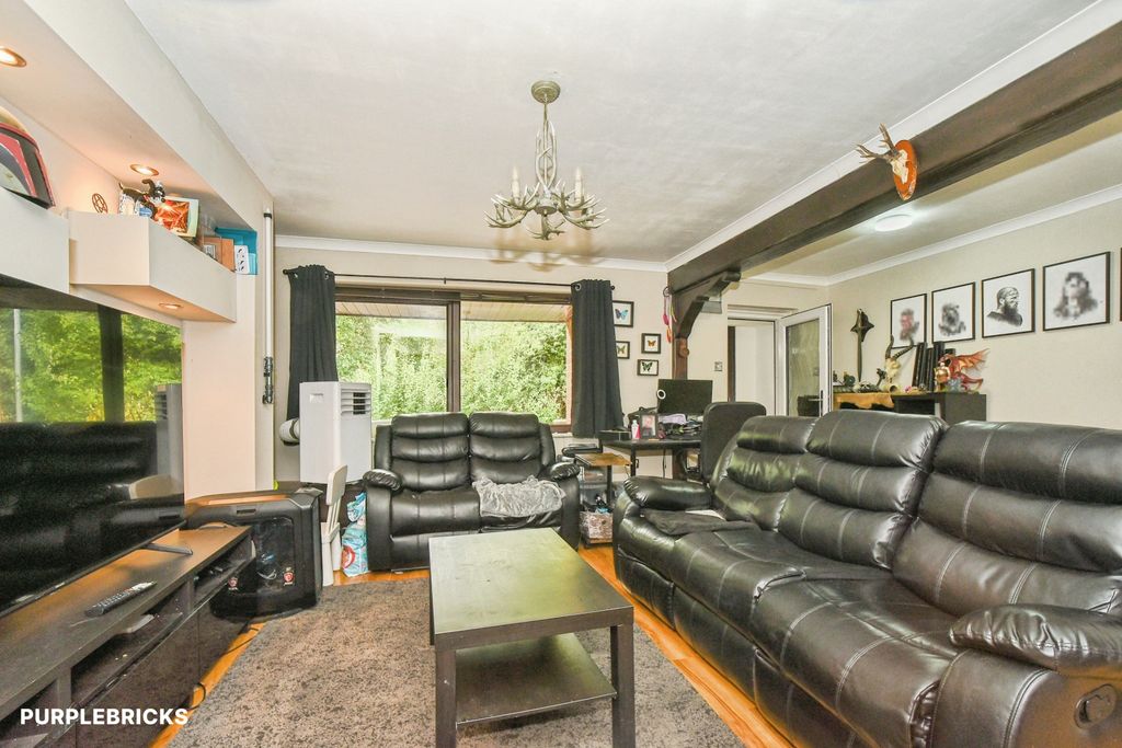 Property photo 3 of 27