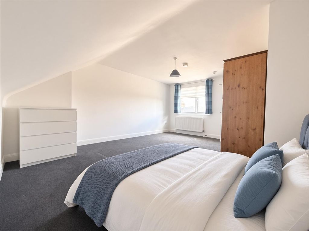 Property photo 1 of 7 Beds.Jpg