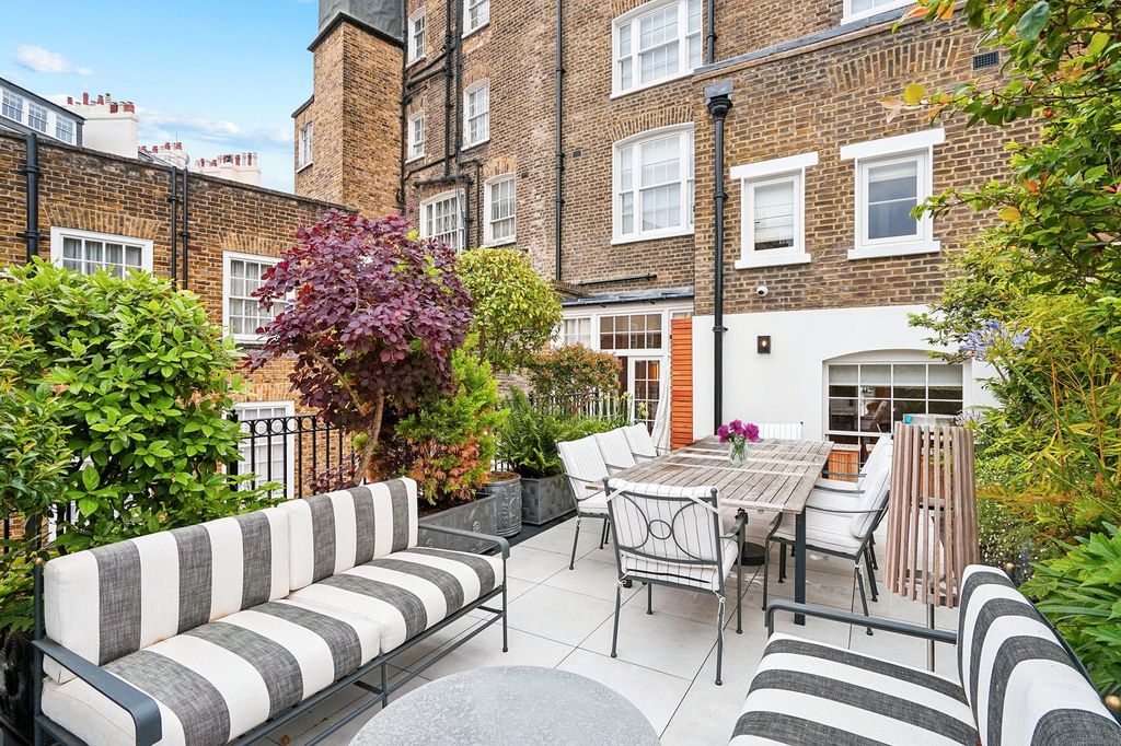 Additional image 6 of 7 bed terraced house to rentWilton Crescent, London SW1X