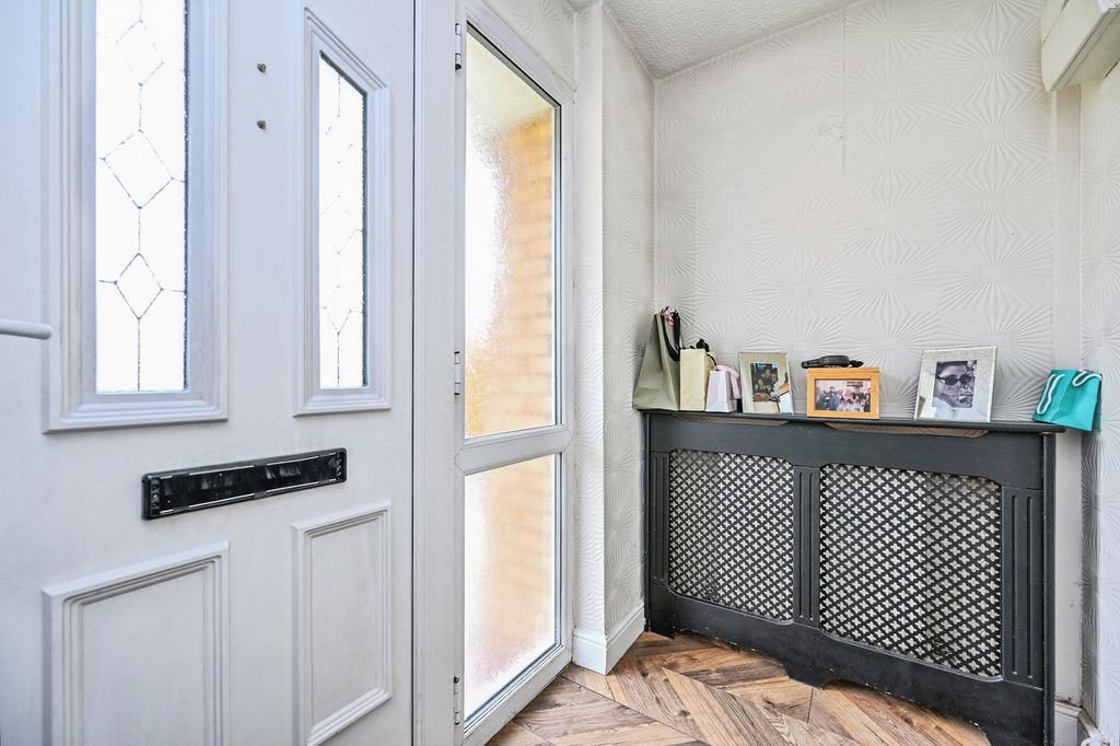 Property photo 2 of 16 Photo