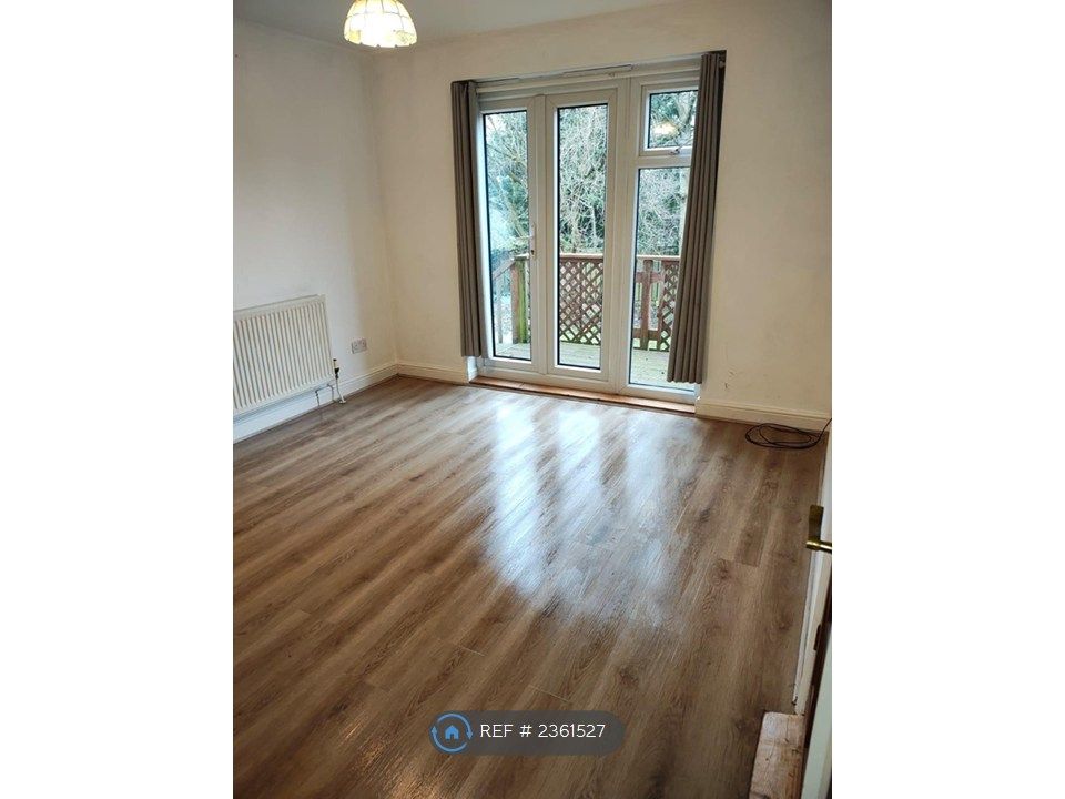 Property photo 3 of 8 Living Room