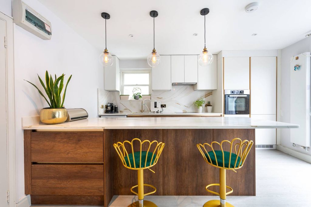 Property photo 2 of 18