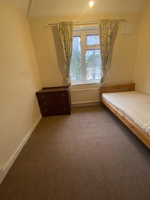 Property photo 3 of 8 Bedroom 1Ff