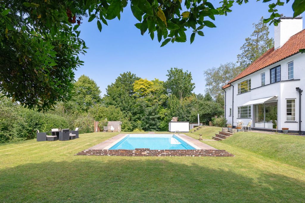 Property photo 2 of 42