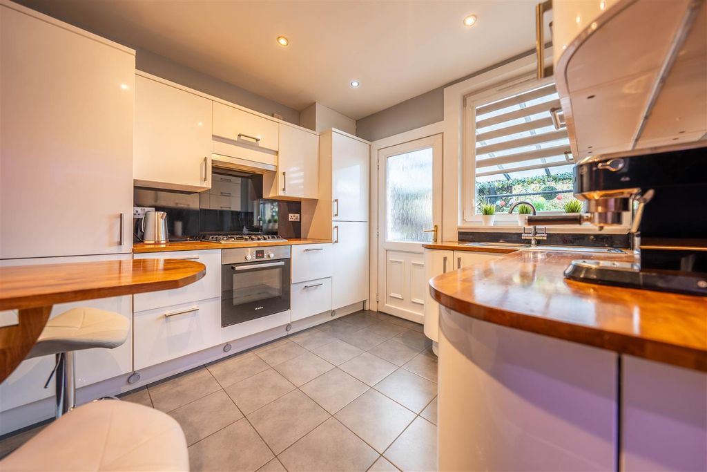 Property photo 3 of 36 Dsc02322-Hdr.Jpg