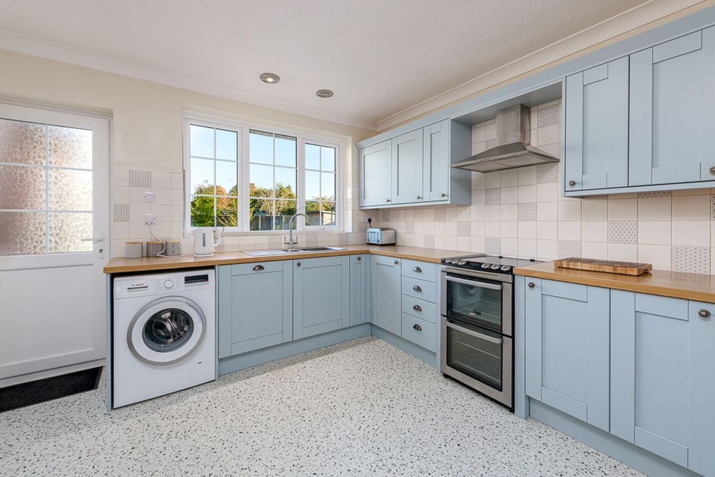 Property photo 3 of 25