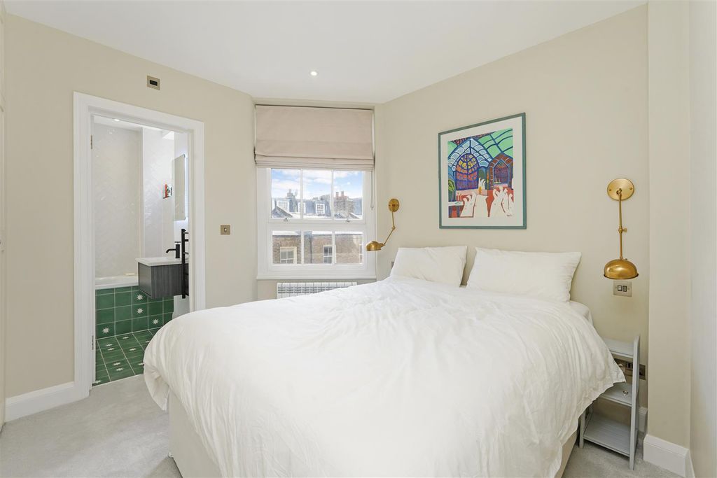 Property photo 2 of 10 Flat 155, Marlborough, 61 Walton Street London (13