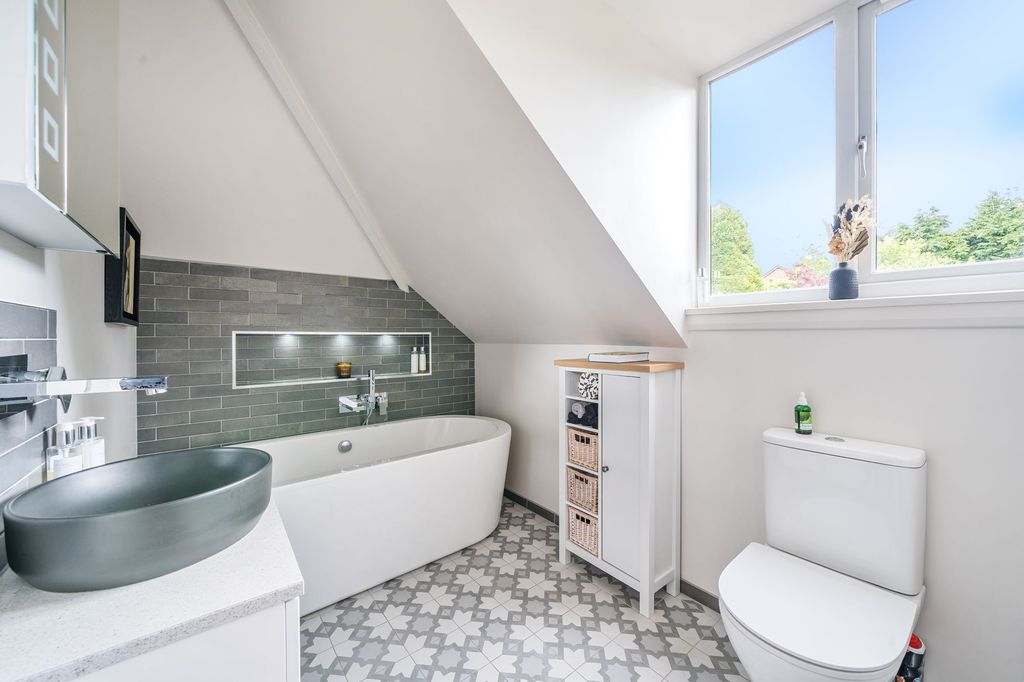 Property photo 3 of 24