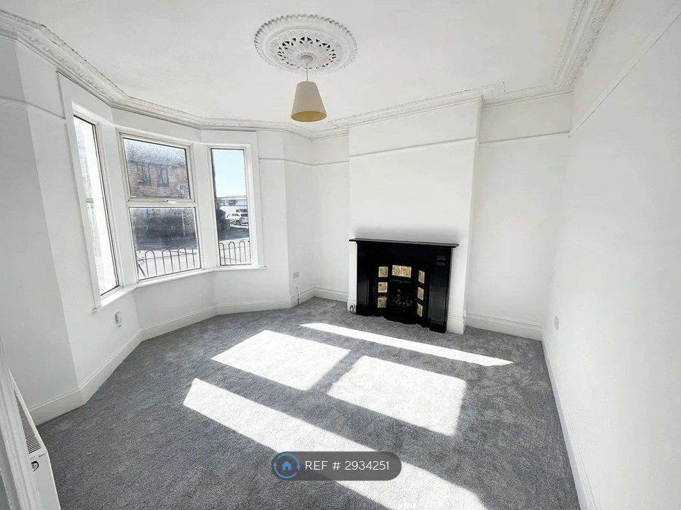 Property photo 2 of 10 Living Room