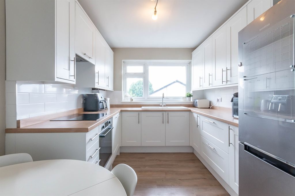 Property photo 3 of 13 Kitchen Breakfast Room