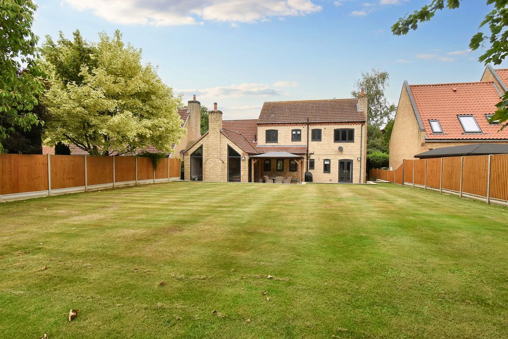 Property photo 3 of 19
