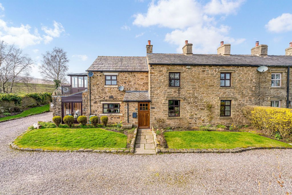 Property photo 1 of 61 Photograph 69