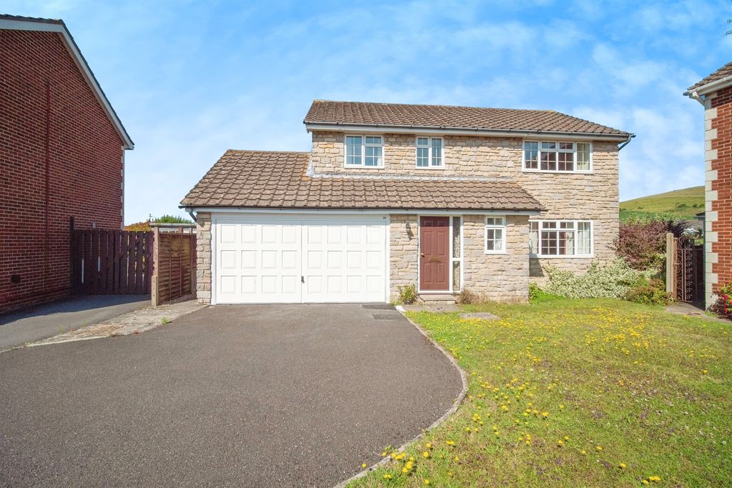 Property photo 1 of 18