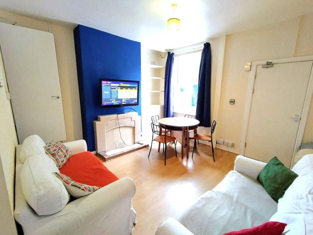 Property photo 2 of 8 Picture No. 12