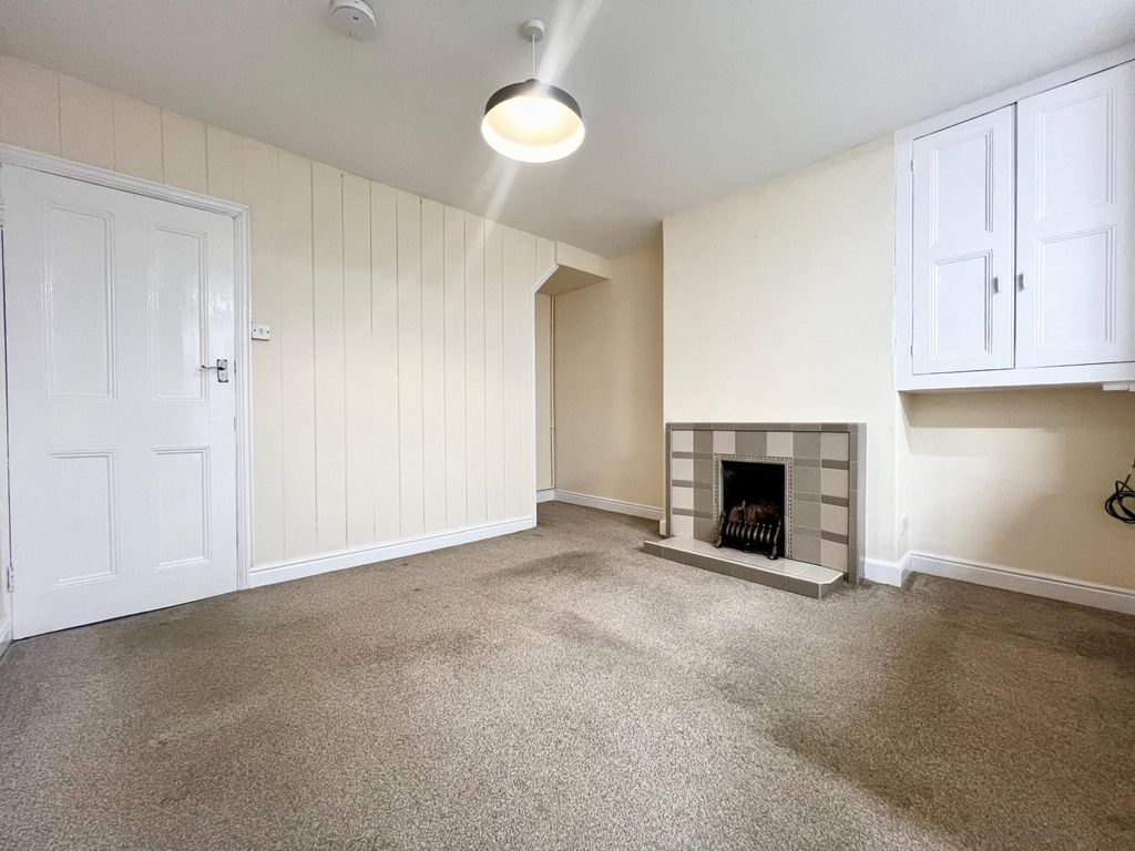 Property photo 3 of 10 Dining Area