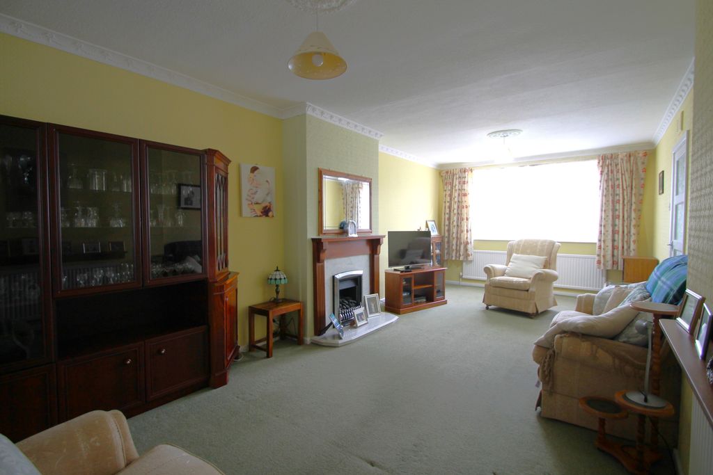 Property photo 3 of 28 Living Room