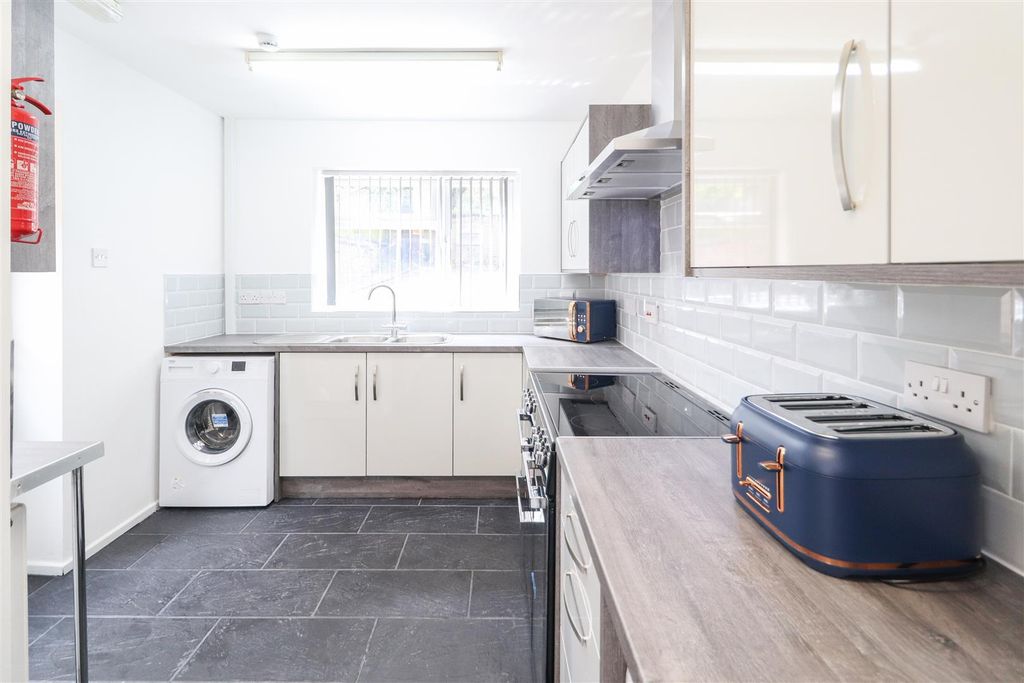 Property photo 2 of 13 36 Albany Road-2.Jpg