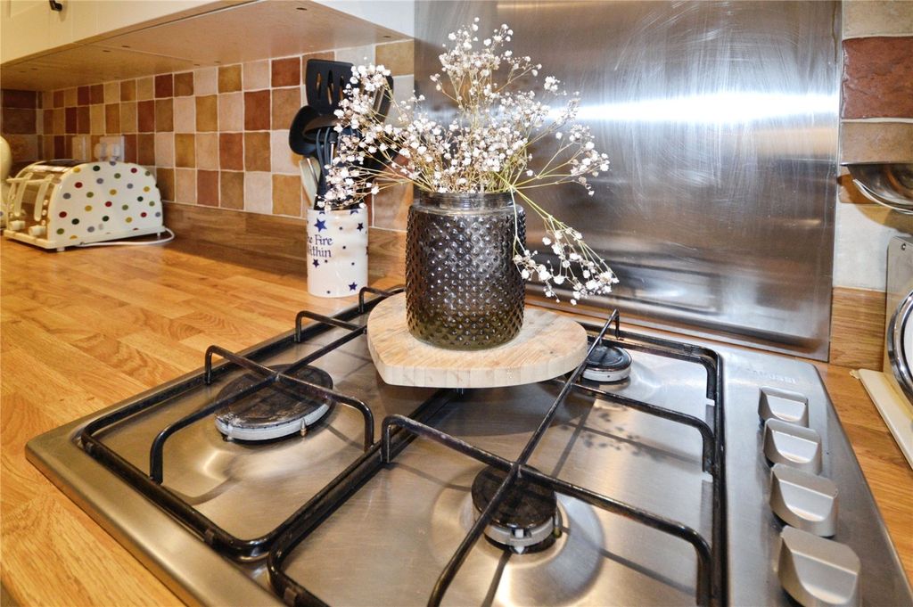 Property photo 3 of 20 Kitchen/Dining Room