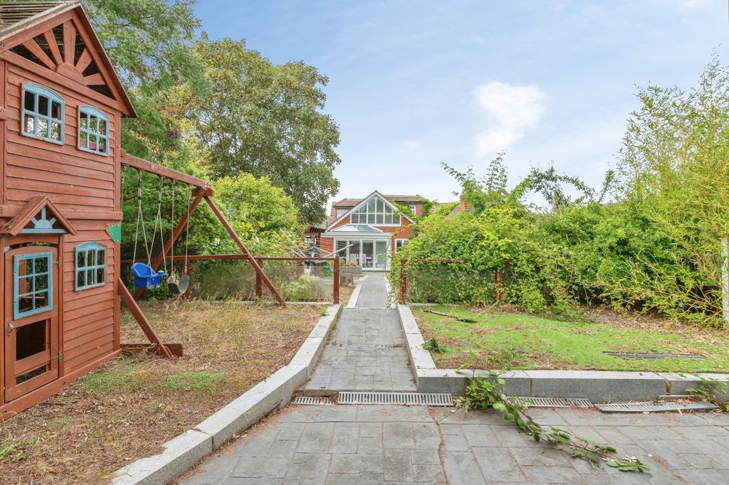 Property photo 1 of 32