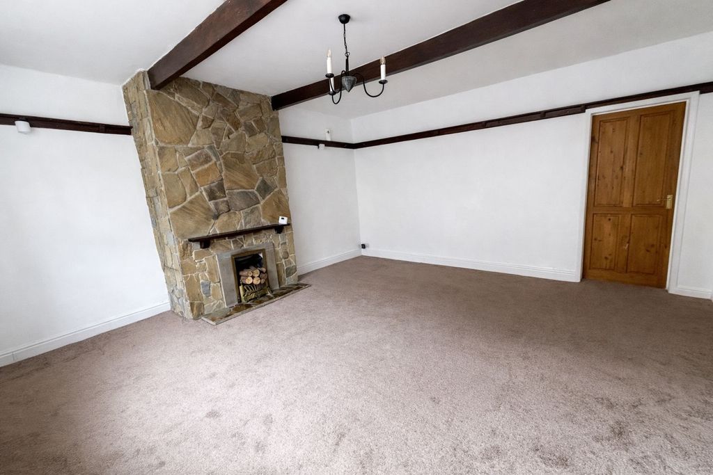 Property photo 3 of 11 Living Room