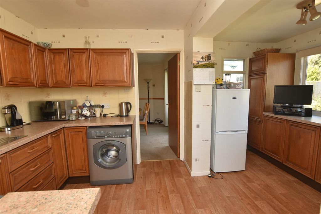 Property photo 3 of 25 Kitchen