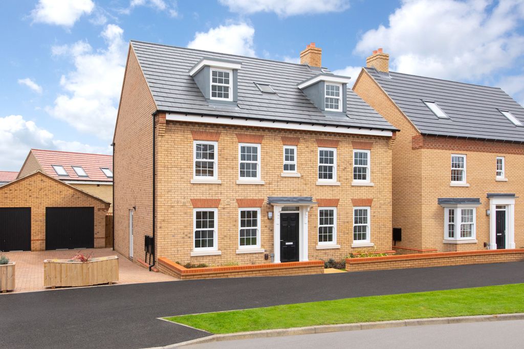 Property photo 1 of 10 Buckingham
