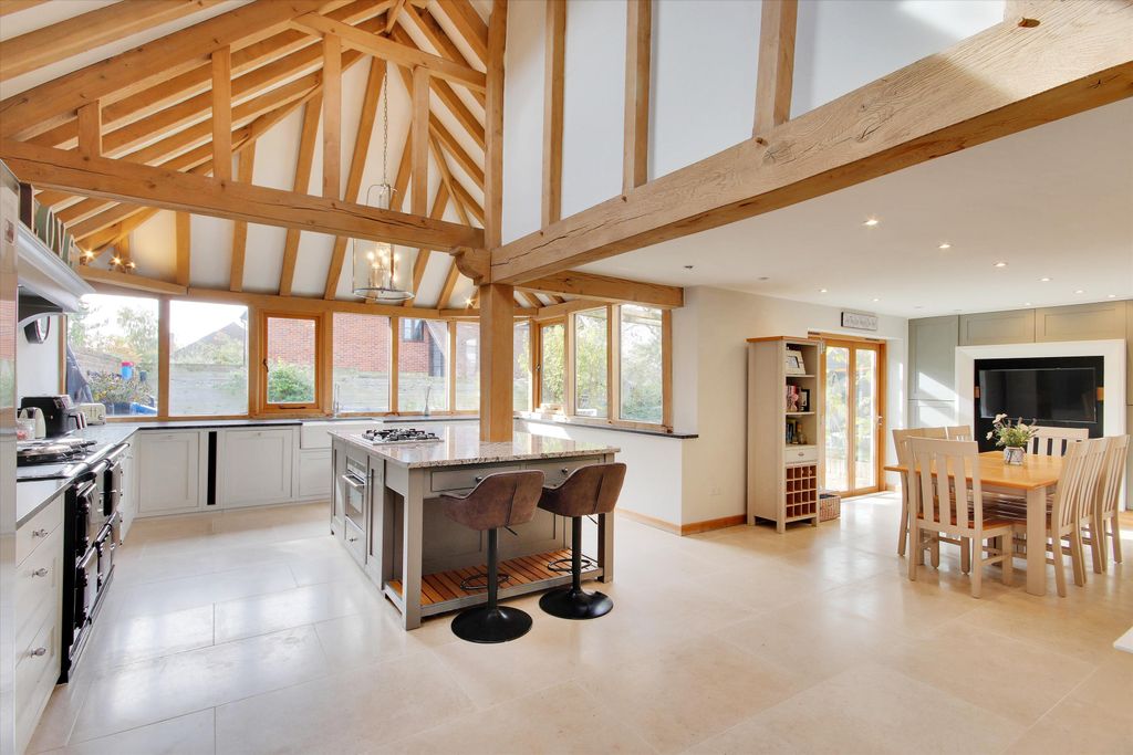 Property photo 2 of 16 Image