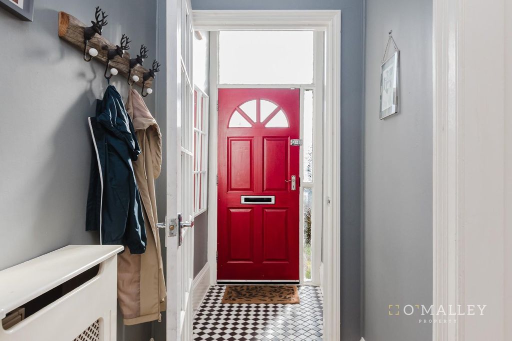 Property photo 2 of 20 Vestibule