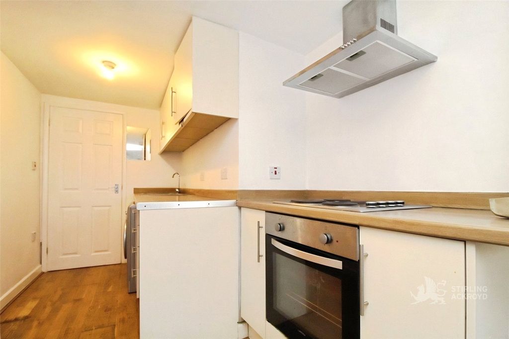Property photo 2 of 9 Kitchen