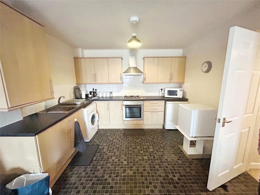 Property photo 2 of 7 Kitchen