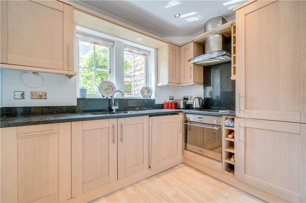 Property photo 3 of 12 Kitchen