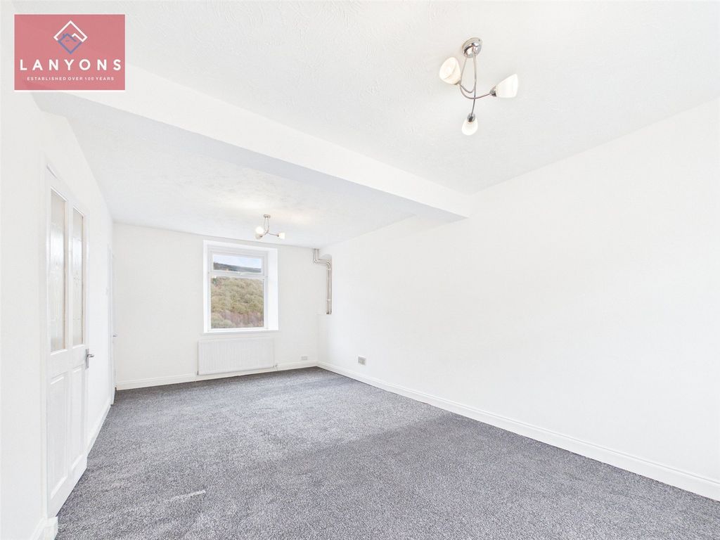 Property photo 3 of 12 Picture No. 20