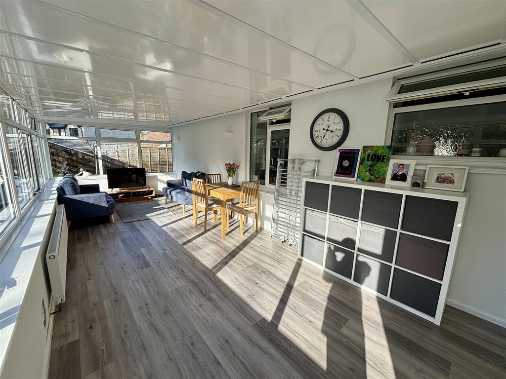 Property photo 3 of 9 Conservatory / Family Room