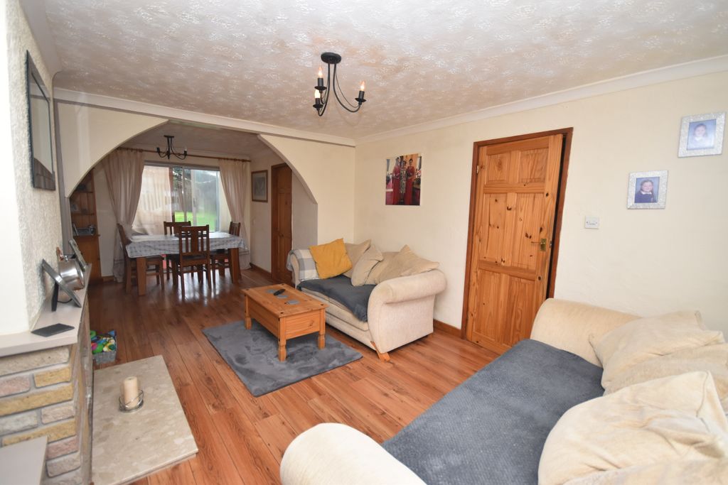 Property photo 3 of 14 Lounge