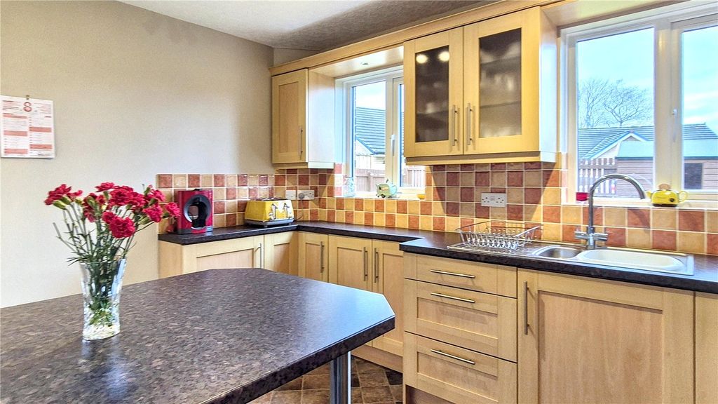 Property photo 3 of 27 Picture No. 17