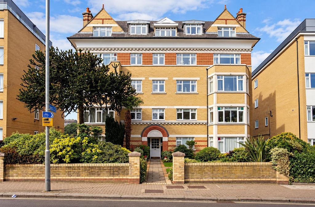 Property photo 1 of 15 Kemble Hall