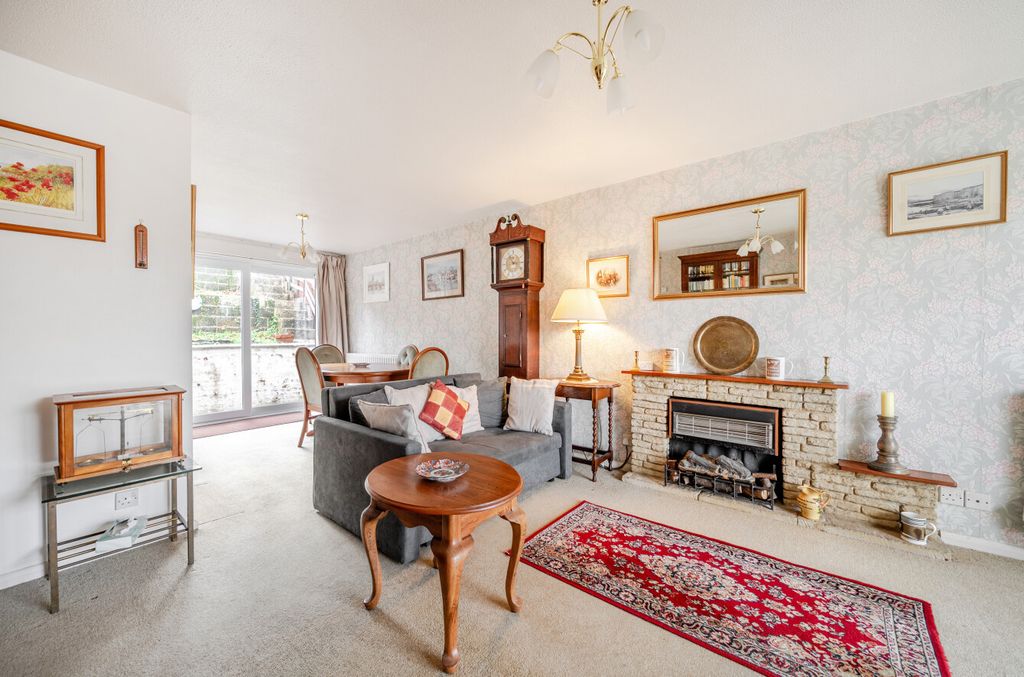 Property photo 2 of 14 1385238-27-6929Af...