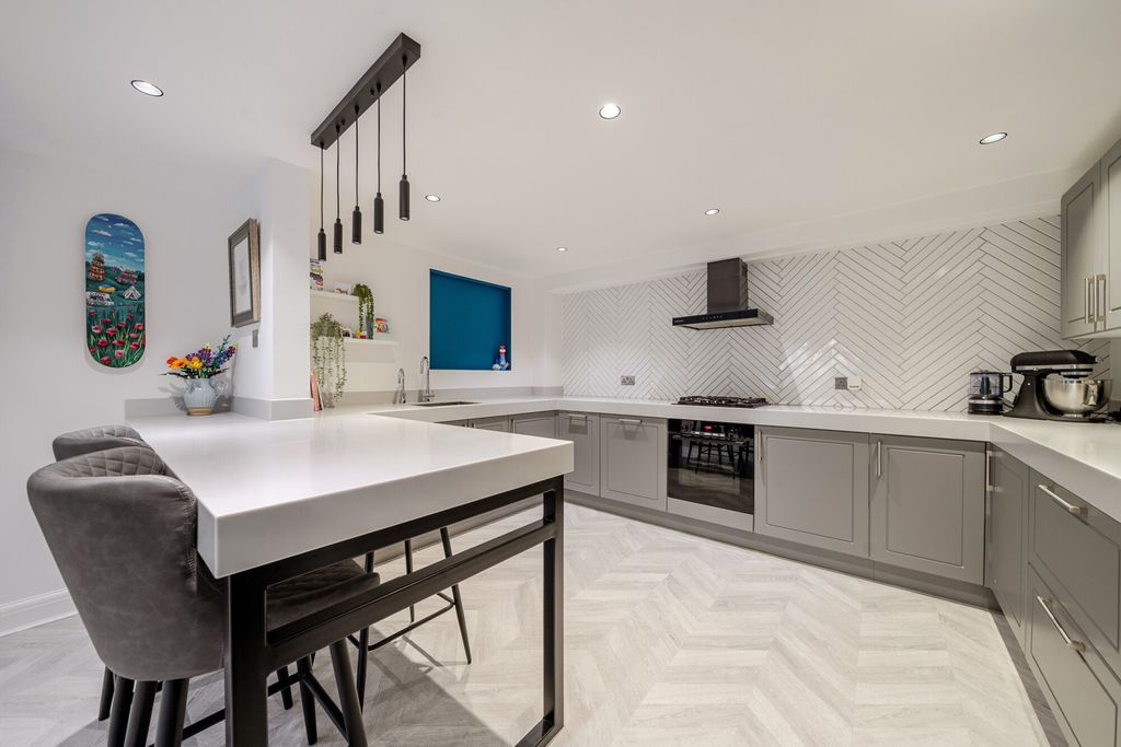 Property photo 3 of 15 Kitchen