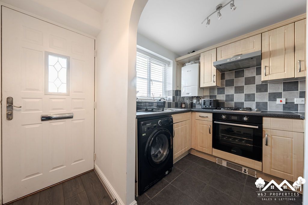 Property photo 2 of 23