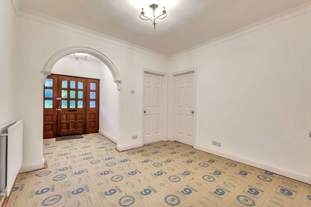 Property photo 3 of 27