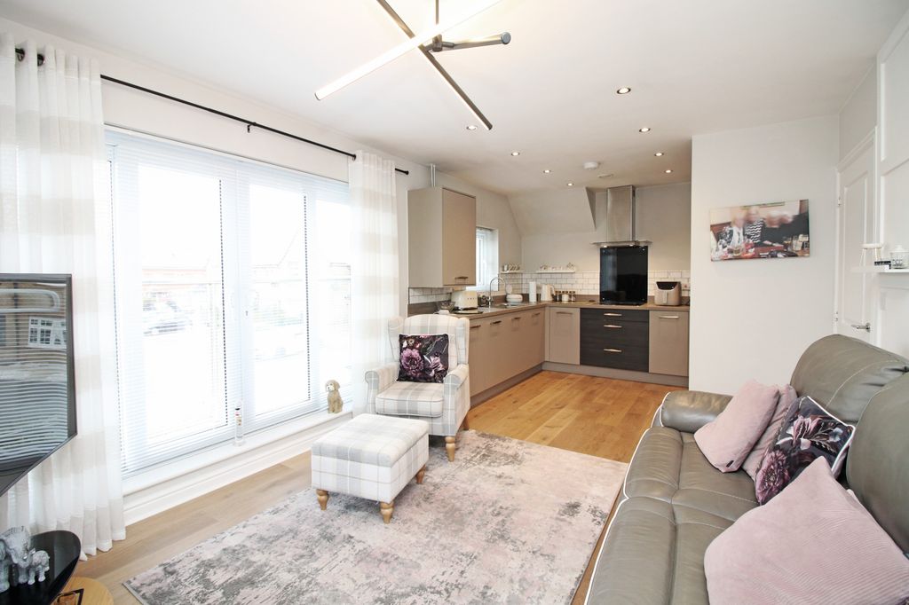 Additional image 4 of 2 bed flat for saleWindward Avenue, Fleetwood FY7