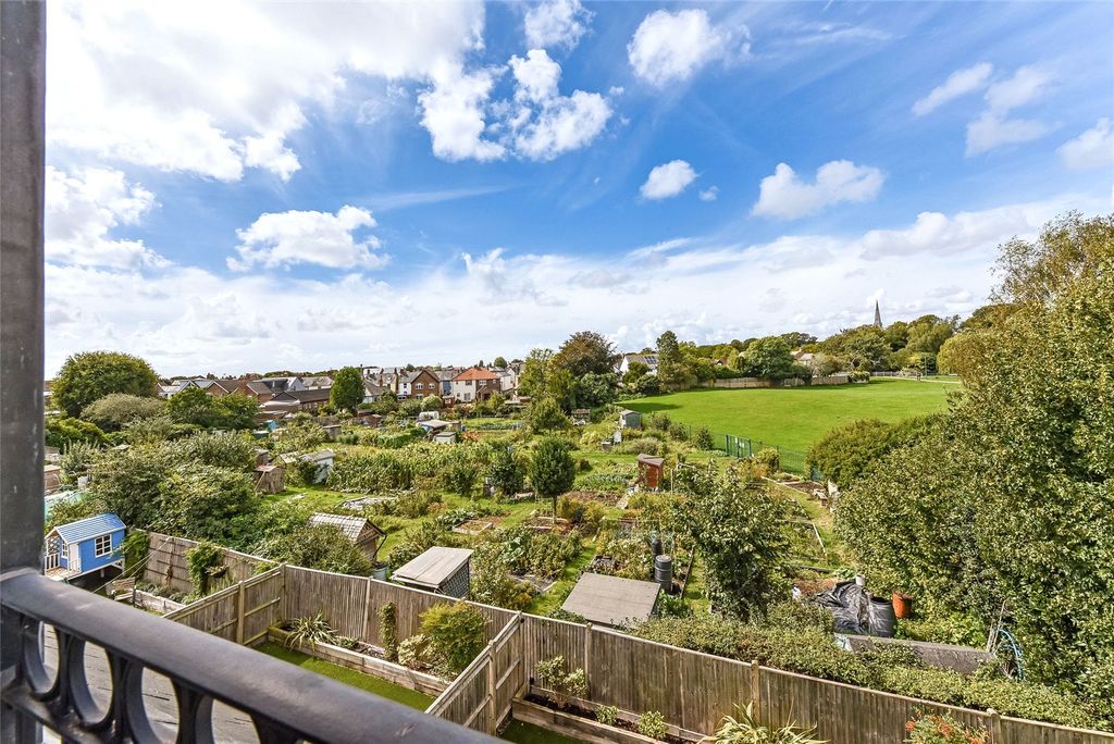 Property photo 2 of 14 Spire View
