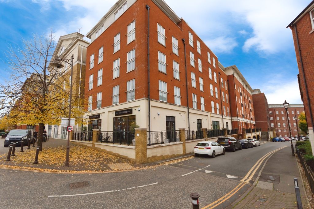 Property photo 1 of 17